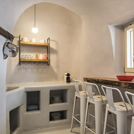 أموس، أويا، دوار مانشن فيلة